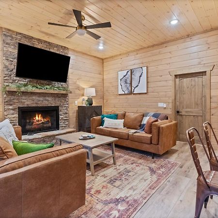 Mins To Gburg Sleeps 8 Hot Tub Arcade Area Pool Villa Gatlinburg Eksteriør billede