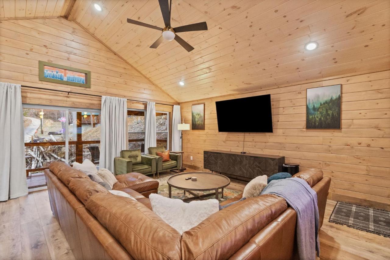 Mins To Gburg Sleeps 8 Hot Tub Arcade Area Pool Villa Gatlinburg Eksteriør billede