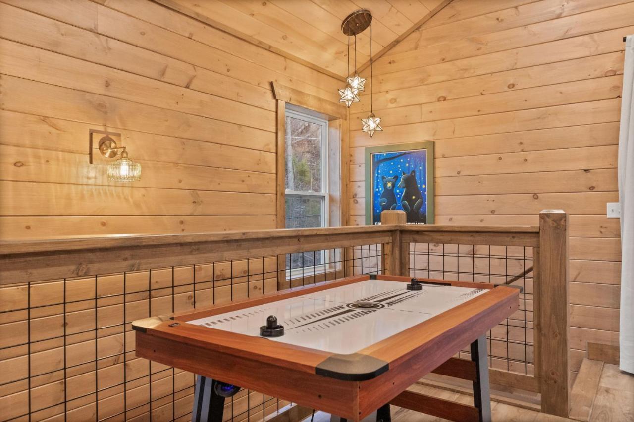 Mins To Gburg Sleeps 8 Hot Tub Arcade Area Pool Villa Gatlinburg Eksteriør billede