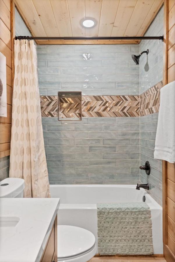 Mins To Gburg Sleeps 8 Hot Tub Arcade Area Pool Villa Gatlinburg Eksteriør billede