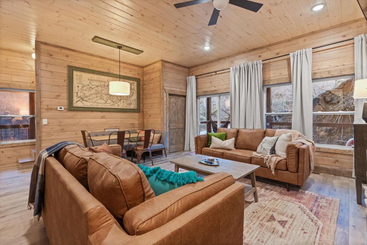 Mins To Gburg Sleeps 8 Hot Tub Arcade Area Pool Villa Gatlinburg Eksteriør billede