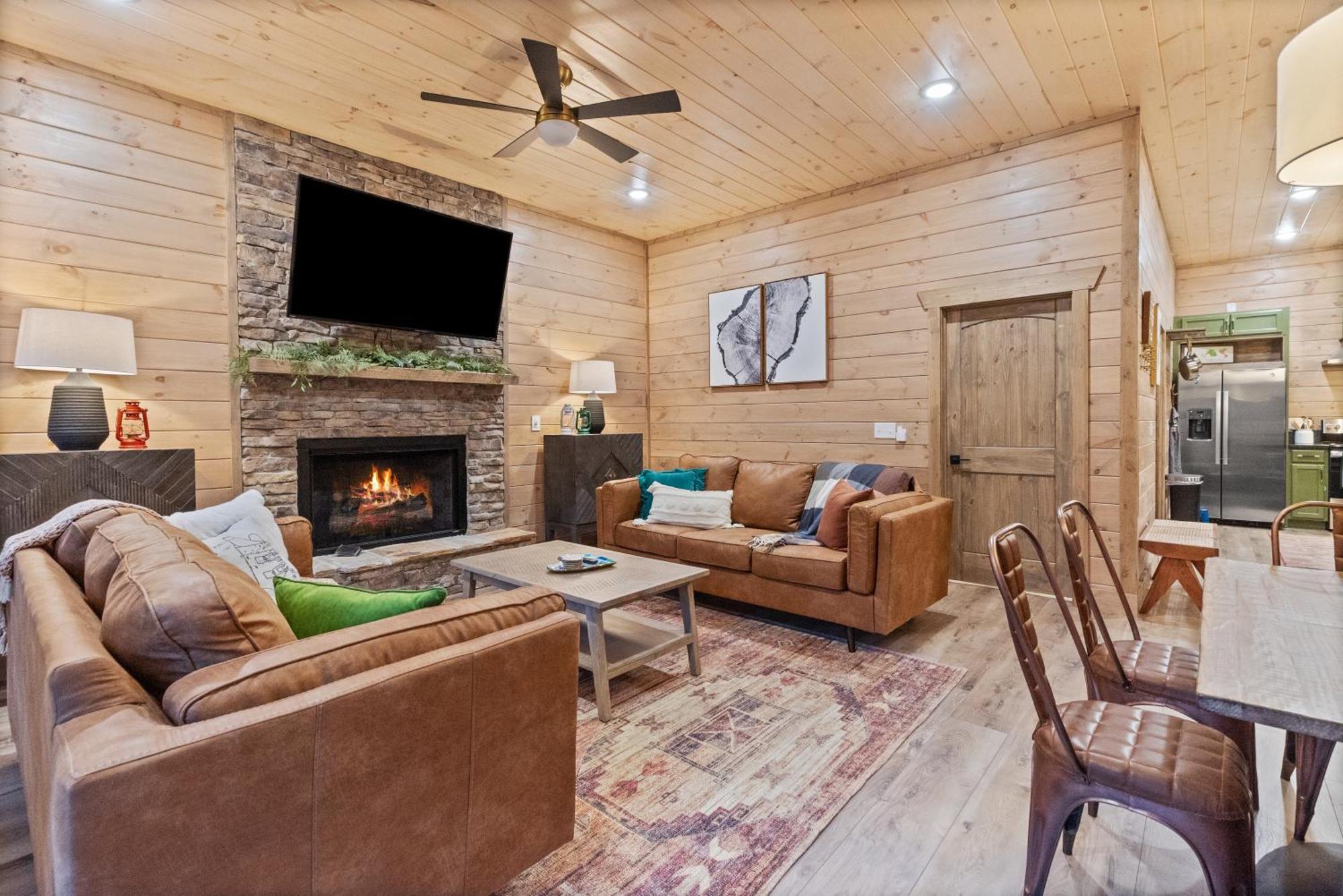 Mins To Gburg Sleeps 8 Hot Tub Arcade Area Pool Villa Gatlinburg Eksteriør billede